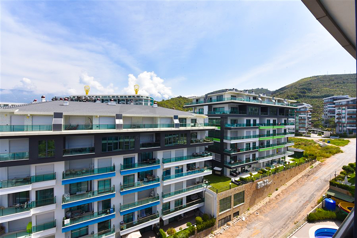Neue Wohnung mit herrlichem Blick im Stadtteil Kargicak