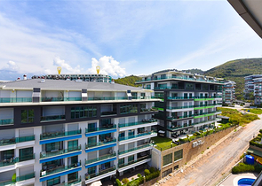 Neue Wohnung mit herrlichem Blick im Stadtteil Kargicak