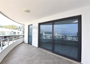 Neue Wohnung mit herrlichem Blick im Stadtteil Kargicak