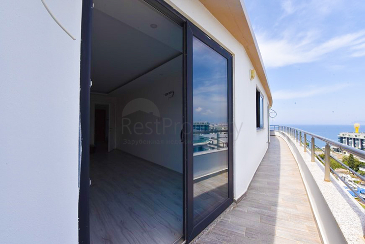 Luxuriöses Penthouse mit Blick auf das Mittelmeer im Stadtteil Kargicak