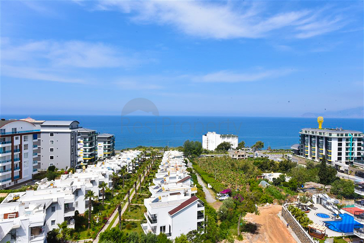 Luxuriöses Penthouse mit Blick auf das Mittelmeer im Stadtteil Kargicak