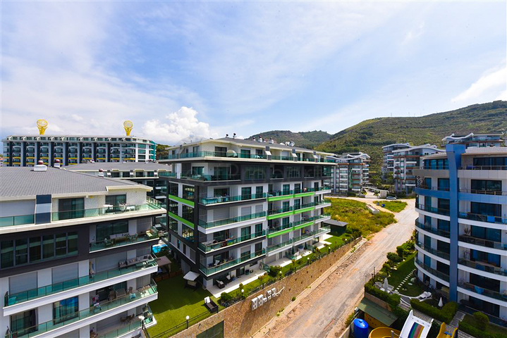 Luxuriöses Penthouse mit Blick auf das Mittelmeer im Stadtteil Kargicak