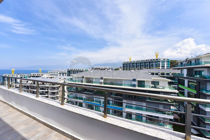 Luxuriöses Penthouse mit Blick auf das Mittelmeer im Stadtteil Kargicak