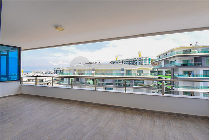 Luxuriöses Penthouse mit Blick auf das Mittelmeer im Stadtteil Kargicak