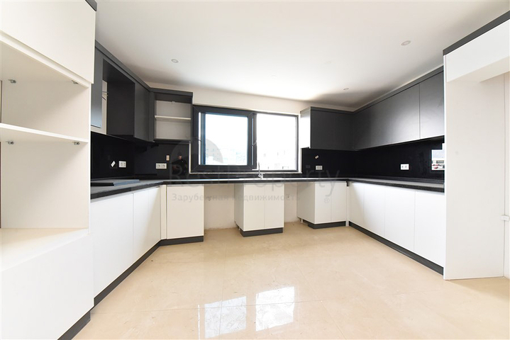 Luxuriöses Penthouse mit Blick auf das Mittelmeer im Stadtteil Kargicak