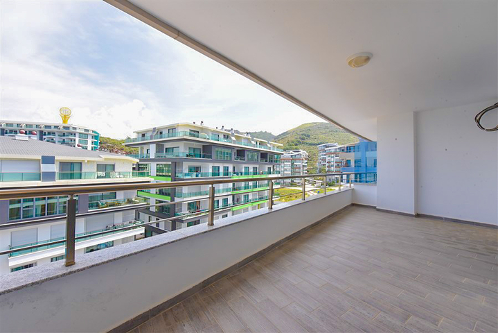 Luxuriöses Penthouse mit Blick auf das Mittelmeer im Stadtteil Kargicak