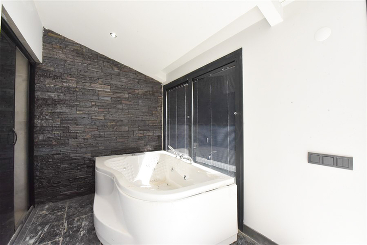 4+1 Villa für eine große Familie 