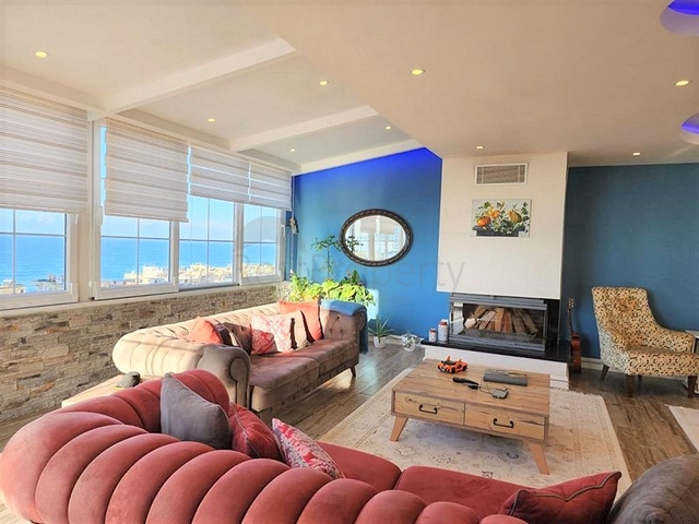 Geräumiges 3+1 Apartment mit Panoramablick auf das Meer