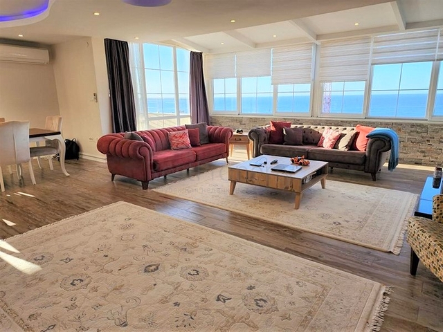 Geräumiges 3+1 Apartment mit Panoramablick auf das Meer