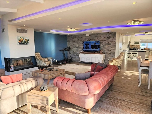 Geräumiges 3+1 Apartment mit Panoramablick auf das Meer