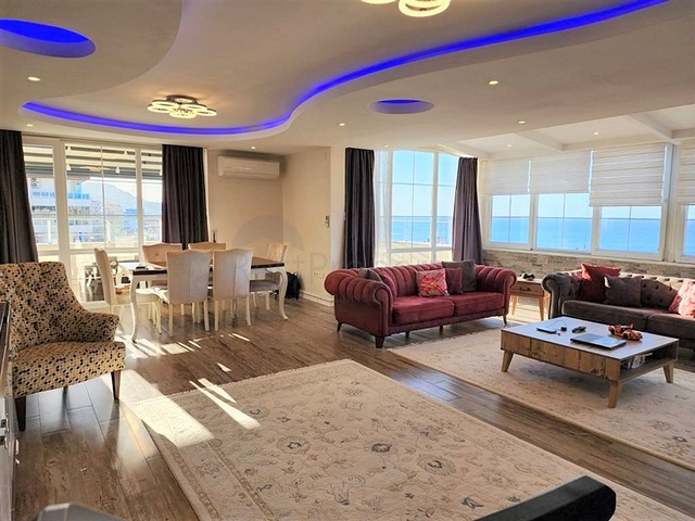 Geräumiges 3+1 Apartment mit Panoramablick auf das Meer