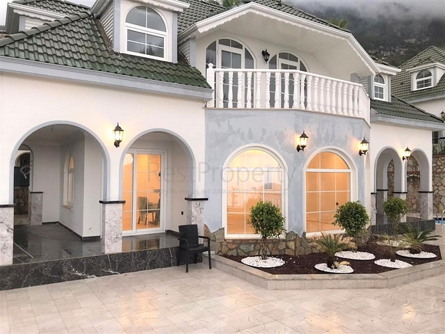 3+1 Villa mit Panoramablick auf das Meer mit der Möglichkeit der türkischen Staatsbürgerschaft