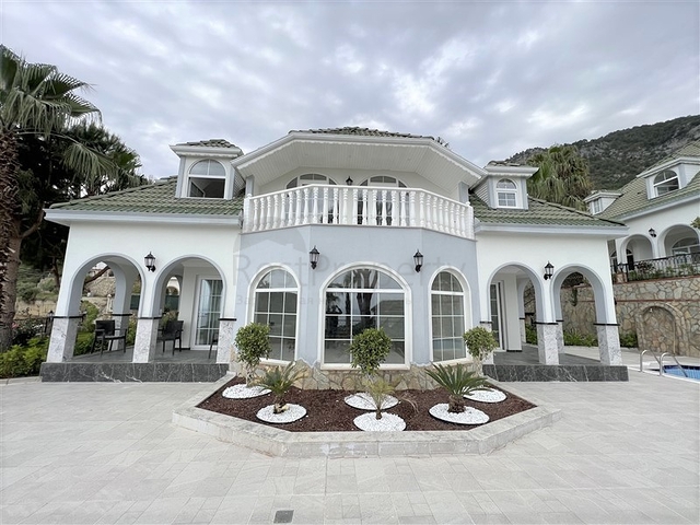 3+1 Villa mit Panoramablick auf das Meer mit der Möglichkeit der türkischen Staatsbürgerschaft