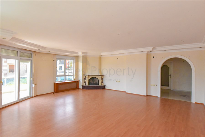 Geräumige 4+1-Wohnung an der ersten Küste in der Nähe von Oba