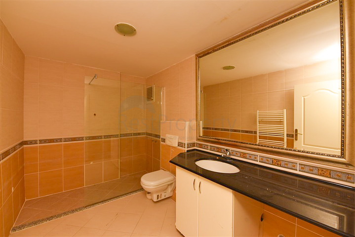 Geräumige 4+1-Wohnung an der ersten Küste in der Nähe von Oba