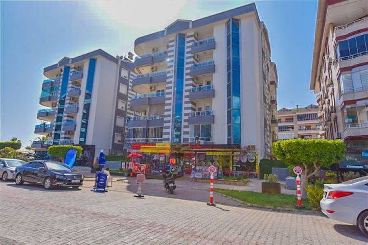 Geräumige 4+1-Wohnung an der ersten Küste in der Nähe von Oba