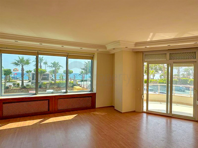 Geräumige 4+1-Wohnung an der ersten Küste in der Nähe von Oba