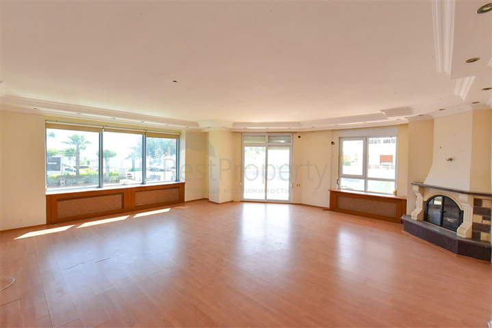 Geräumige 4+1-Wohnung an der ersten Küste in der Nähe von Oba