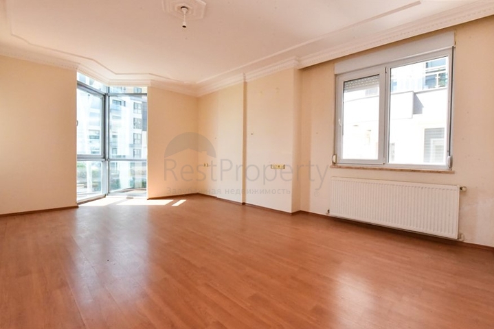 Geräumige 4+1-Wohnung an der ersten Küste in der Nähe von Oba