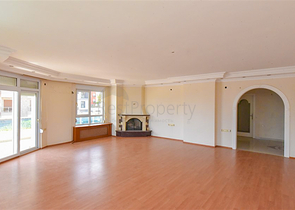 Geräumige 4+1-Wohnung an der ersten Küste in der Nähe von Oba