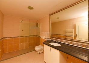 Geräumige 4+1-Wohnung an der ersten Küste in der Nähe von Oba