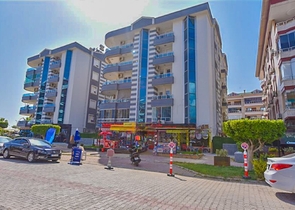 Geräumige 4+1-Wohnung an der ersten Küste in der Nähe von Oba