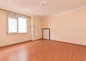 Geräumige 4+1-Wohnung an der ersten Küste in der Nähe von Oba