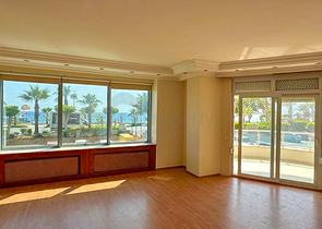 Geräumige 4+1-Wohnung an der ersten Küste in der Nähe von Oba