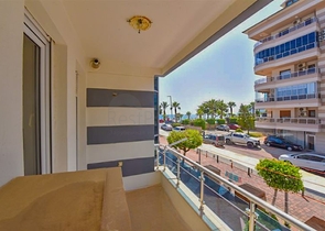 Geräumige 4+1-Wohnung an der ersten Küste in der Nähe von Oba