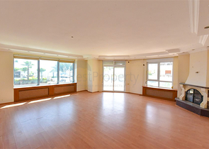 Geräumige 4+1-Wohnung an der ersten Küste in der Nähe von Oba