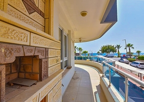 Geräumige 4+1-Wohnung an der ersten Küste in der Nähe von Oba