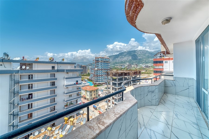 Geräumige Wohnung im Stadtteil Mahmutlar mit Meer- und Bergblick