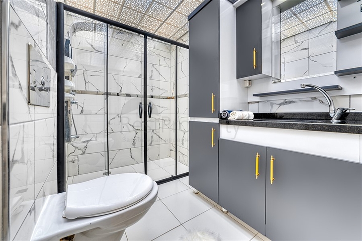 Geräumige Wohnung im Stadtteil Mahmutlar mit Meer- und Bergblick