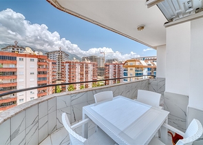 Geräumige Wohnung im Stadtteil Mahmutlar mit Meer- und Bergblick