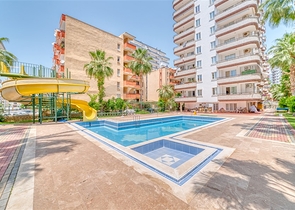 Geräumige Wohnung im Stadtteil Mahmutlar mit Meer- und Bergblick