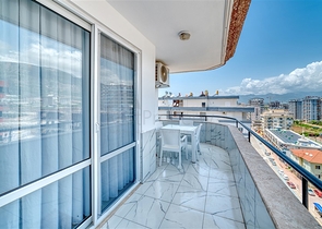 Geräumige Wohnung im Stadtteil Mahmutlar mit Meer- und Bergblick