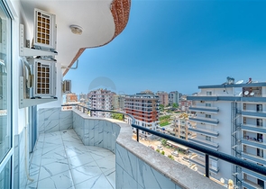 Geräumige Wohnung im Stadtteil Mahmutlar mit Meer- und Bergblick