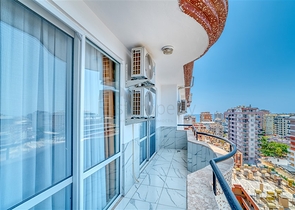 Geräumige Wohnung im Stadtteil Mahmutlar mit Meer- und Bergblick