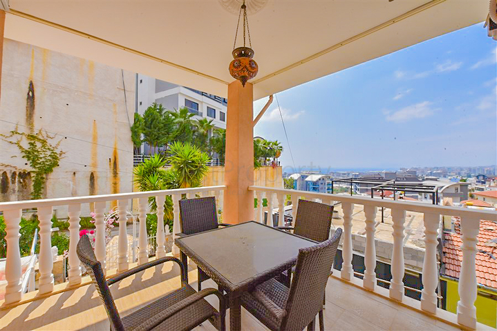 Stadthaus 2+1 600 m vom Meer entfernt im Stadtteil Kargicak Stadthaus 2+1 600 m vom Meer entfernt im Stadtteil Kargicak