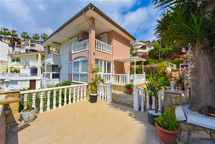 Stadthaus 2+1 600 m vom Meer entfernt im Stadtteil Kargicak Stadthaus 2+1 600 m vom Meer entfernt im Stadtteil Kargicak