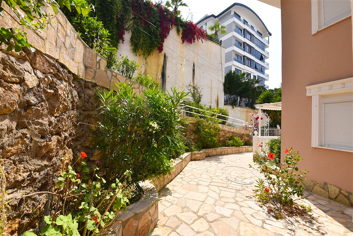 Stadthaus 2+1 600 m vom Meer entfernt im Stadtteil Kargicak Stadthaus 2+1 600 m vom Meer entfernt im Stadtteil Kargicak