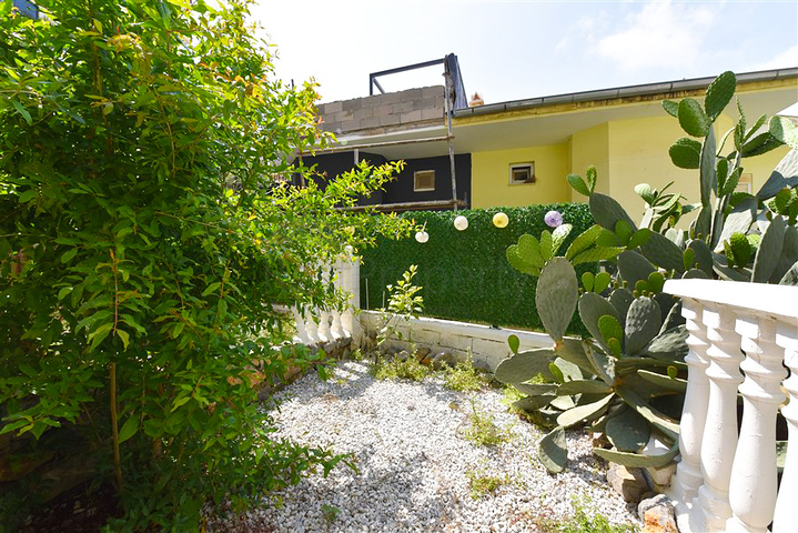 Stadthaus 2+1 600 m vom Meer entfernt im Stadtteil Kargicak Stadthaus 2+1 600 m vom Meer entfernt im Stadtteil Kargicak