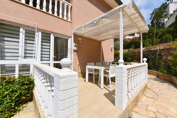 Stadthaus 2+1 600 m vom Meer entfernt im Stadtteil Kargicak Stadthaus 2+1 600 m vom Meer entfernt im Stadtteil Kargicak