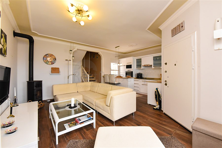 Stadthaus 2+1 600 m vom Meer entfernt im Stadtteil Kargicak Stadthaus 2+1 600 m vom Meer entfernt im Stadtteil Kargicak