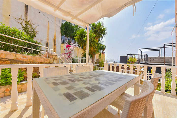 Stadthaus 2+1 600 m vom Meer entfernt im Stadtteil Kargicak Stadthaus 2+1 600 m vom Meer entfernt im Stadtteil Kargicak