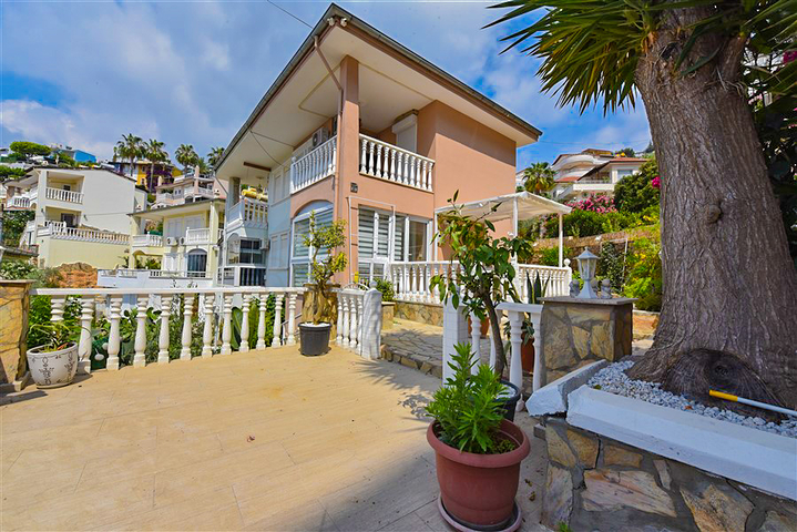 Stadthaus 2+1 600 m vom Meer entfernt im Stadtteil Kargicak Stadthaus 2+1 600 m vom Meer entfernt im Stadtteil Kargicak