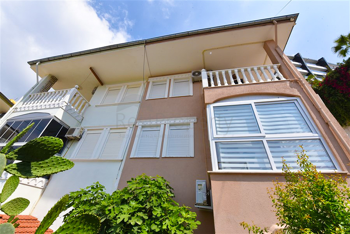 Stadthaus 2+1 600 m vom Meer entfernt im Stadtteil Kargicak Stadthaus 2+1 600 m vom Meer entfernt im Stadtteil Kargicak