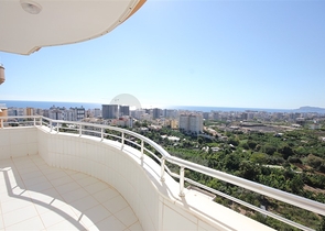 Möblierte 2+1-Wohnung im Stadtteil Mahmutlar