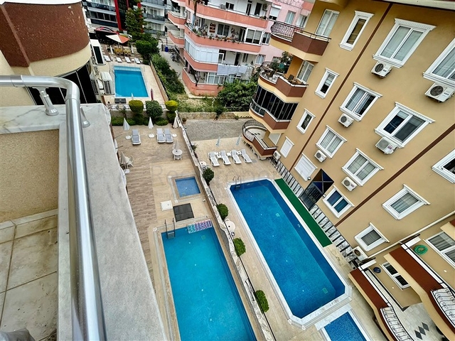 Geräumiges Penthouse vom Eigentümer 4+1, 300 Meter vom Meer entfernt in der Nähe von Oba