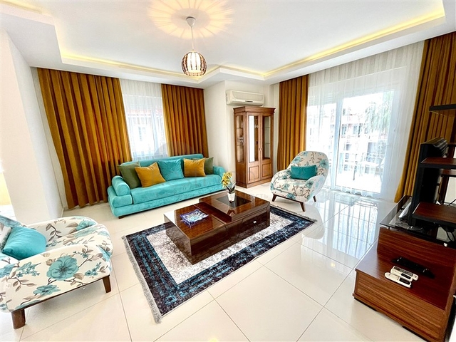 Geräumiges Penthouse vom Eigentümer 4+1, 300 Meter vom Meer entfernt in der Nähe von Oba